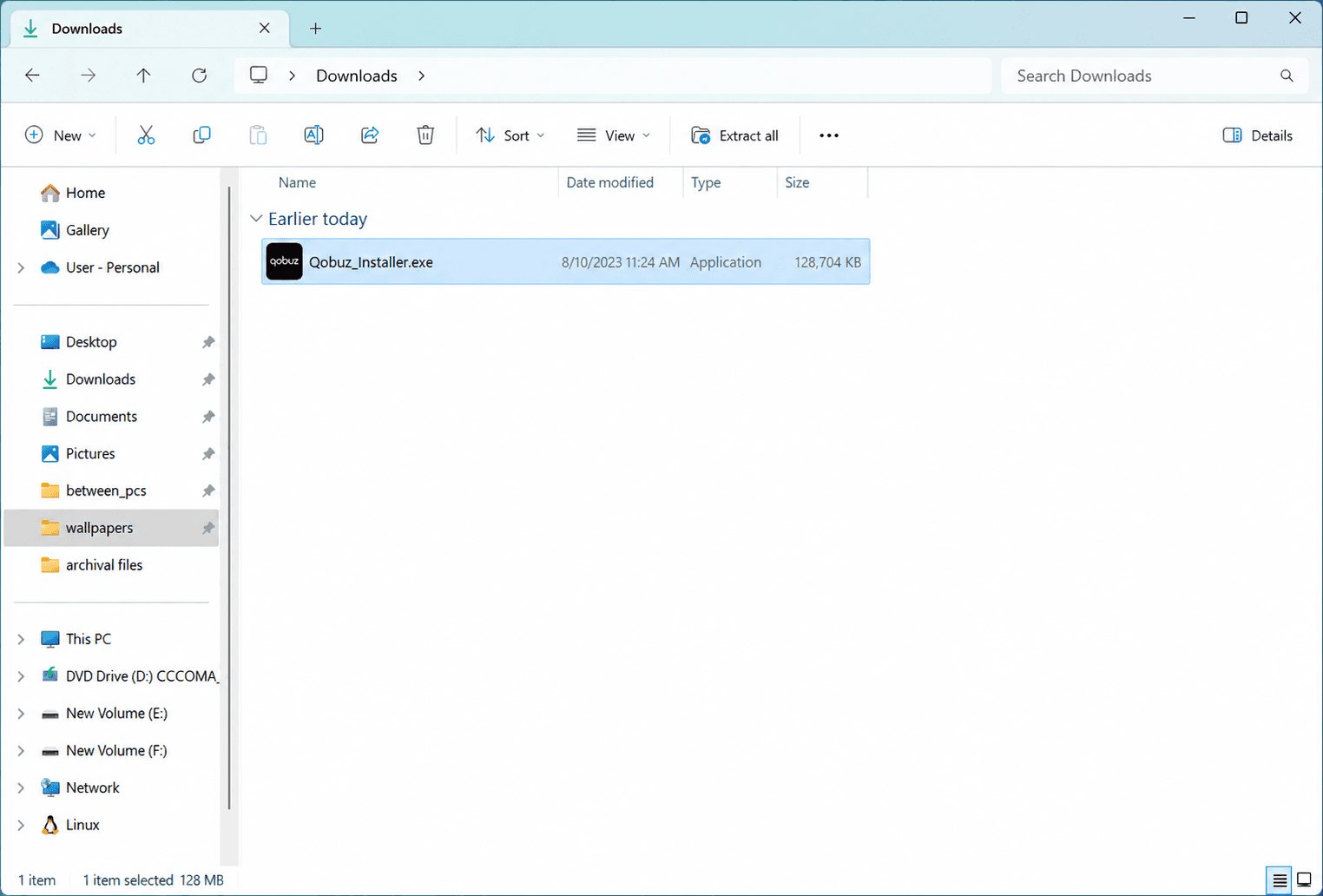 Windows File Explorer showing Qobuz_Installer.exe selected in Downloads